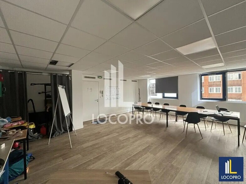 208 Route De Grenoble, Nice à louer - Photo de l’immeuble – Image 2 sur 6