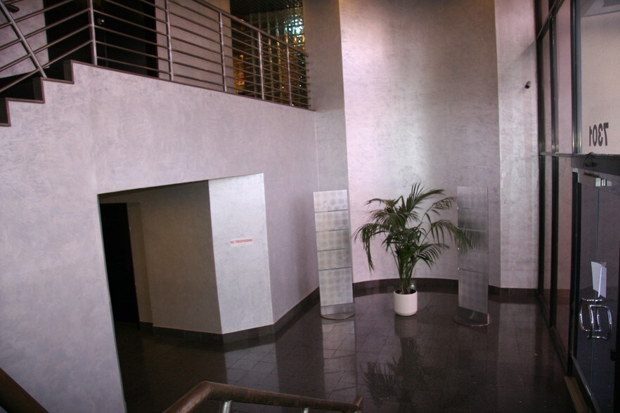 7301 Topanga Canyon Blvd, Canoga Park, CA à louer - Photo intérieure – Image 3 sur 27