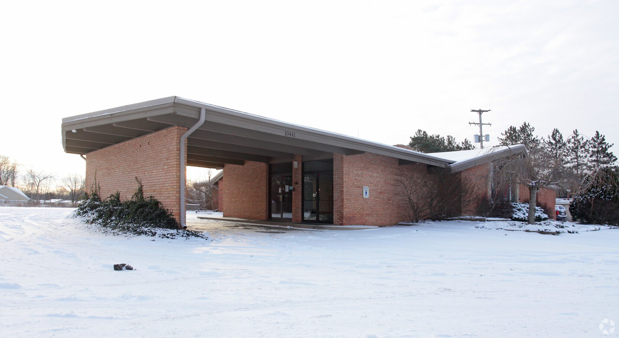 10441 Shaver Rd, Portage, MI à louer Photo principale– Image 1 sur 7