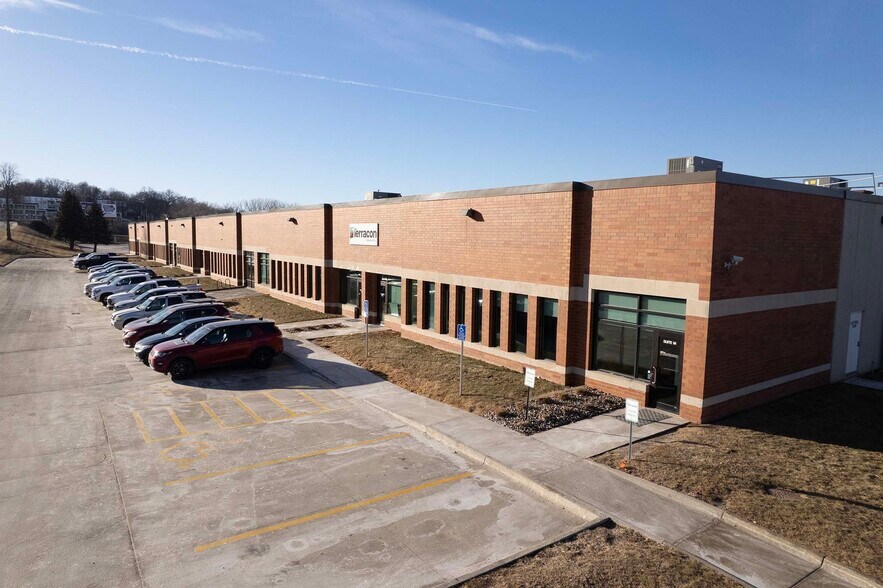 600 SW 7th St, Des Moines, IA à louer - Photo de l’immeuble – Image 2 sur 10