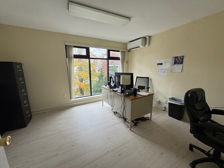 2518 Francis Lewis Blvd, Flushing, NY à vendre - Photo de l’immeuble – Image 3 sur 14