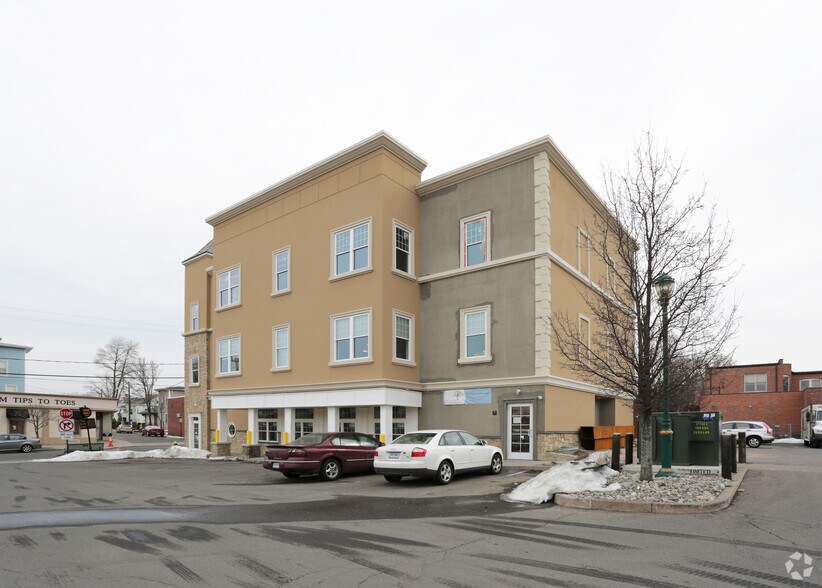 56 Center St, Southington, CT à vendre - Photo de l’immeuble – Image 3 sur 5