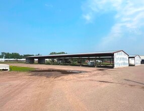 609 13th Ave NE, Little Falls, MN à louer Photo de l’immeuble– Image 2 sur 3