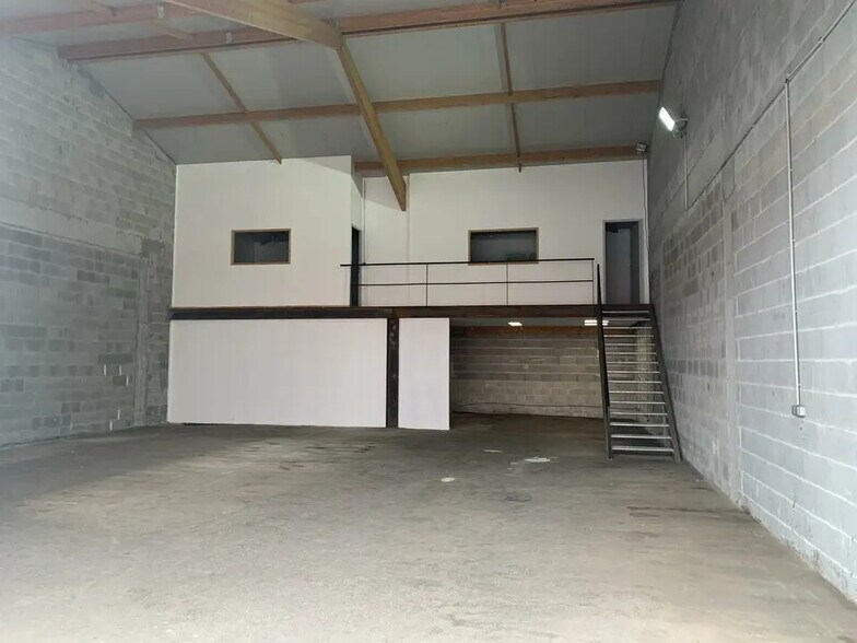 Industriel/Logistique dans Ustaritz à louer - Photo de l’immeuble – Image 3 sur 5