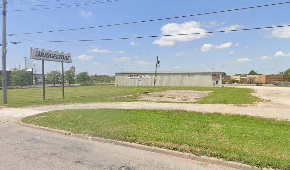 3727 N Broadway Ave, Muncie, IN à vendre - Photo de l’immeuble – Image 2 sur 5