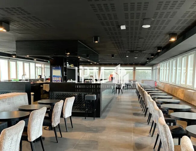 Plus de détails pour Local commercial à louer