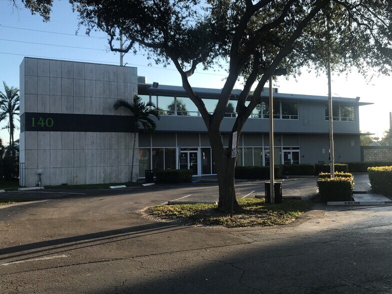 140 S Federal Hwy, Dania, FL à louer - Photo de l’immeuble – Image 2 sur 14