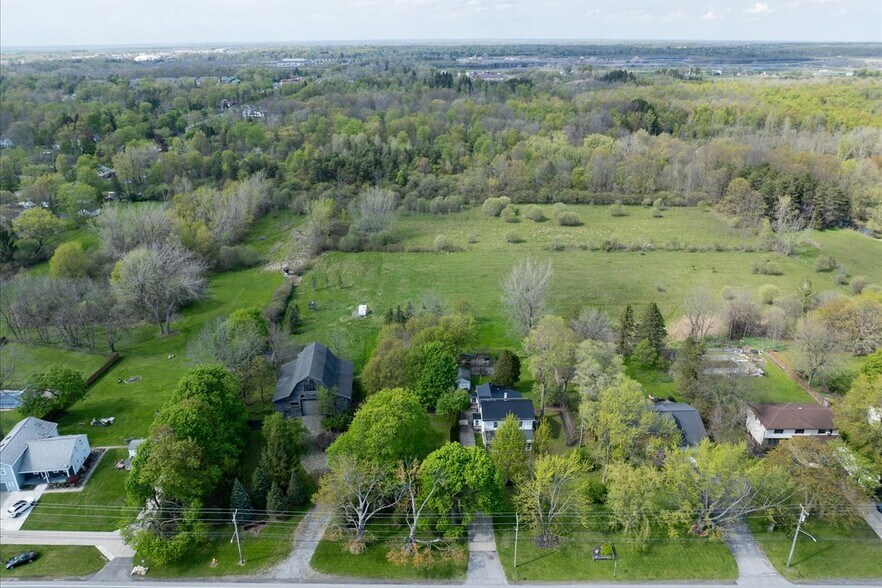 Harris Hill Rd, Lancaster, NY à vendre - Photo principale – Image 1 sur 17