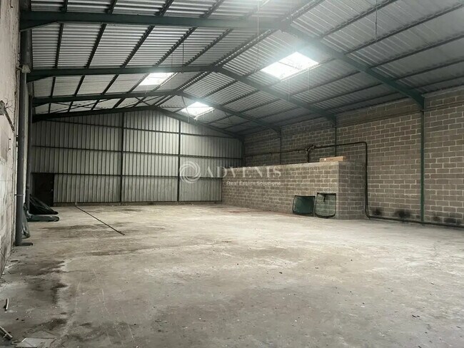 Plus de détails pour Local d'activités à louer