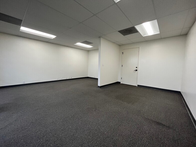 351 Hitchcock Way, Santa Barbara, CA à louer - Photo de l’immeuble – Image 3 sur 13