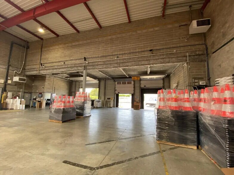 Local d’activités dans Combs-la-Ville à louer - Photo intérieure – Image 3 sur 5