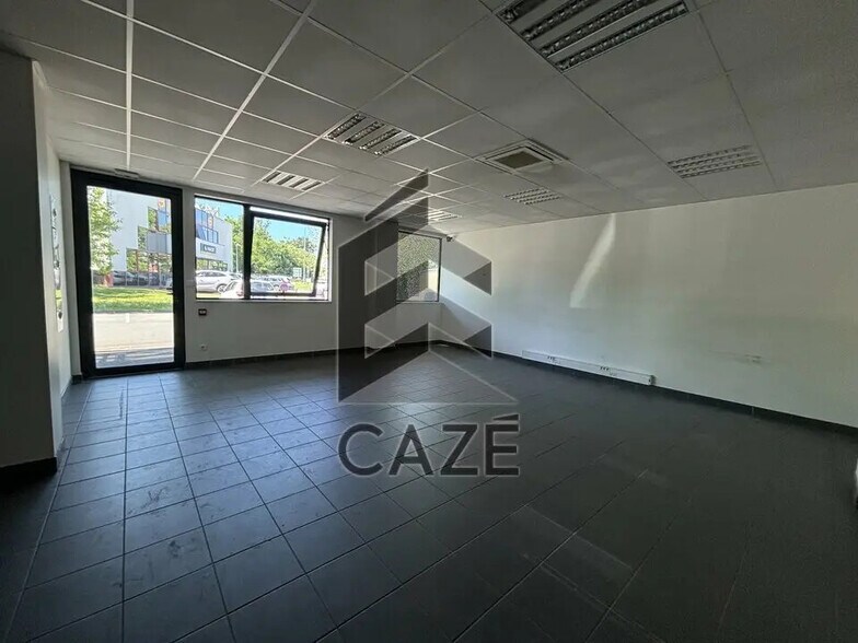 Bureau dans Lormont à louer - Photo intérieure – Image 2 sur 2