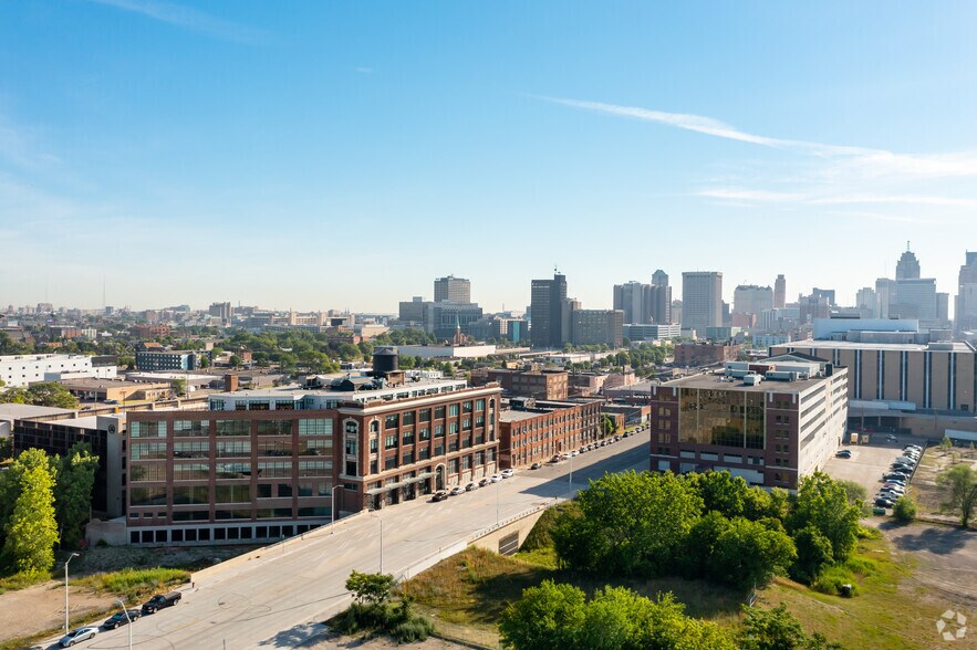 1700 W Fort St, Detroit, MI à louer - Aérien – Image 2 sur 39