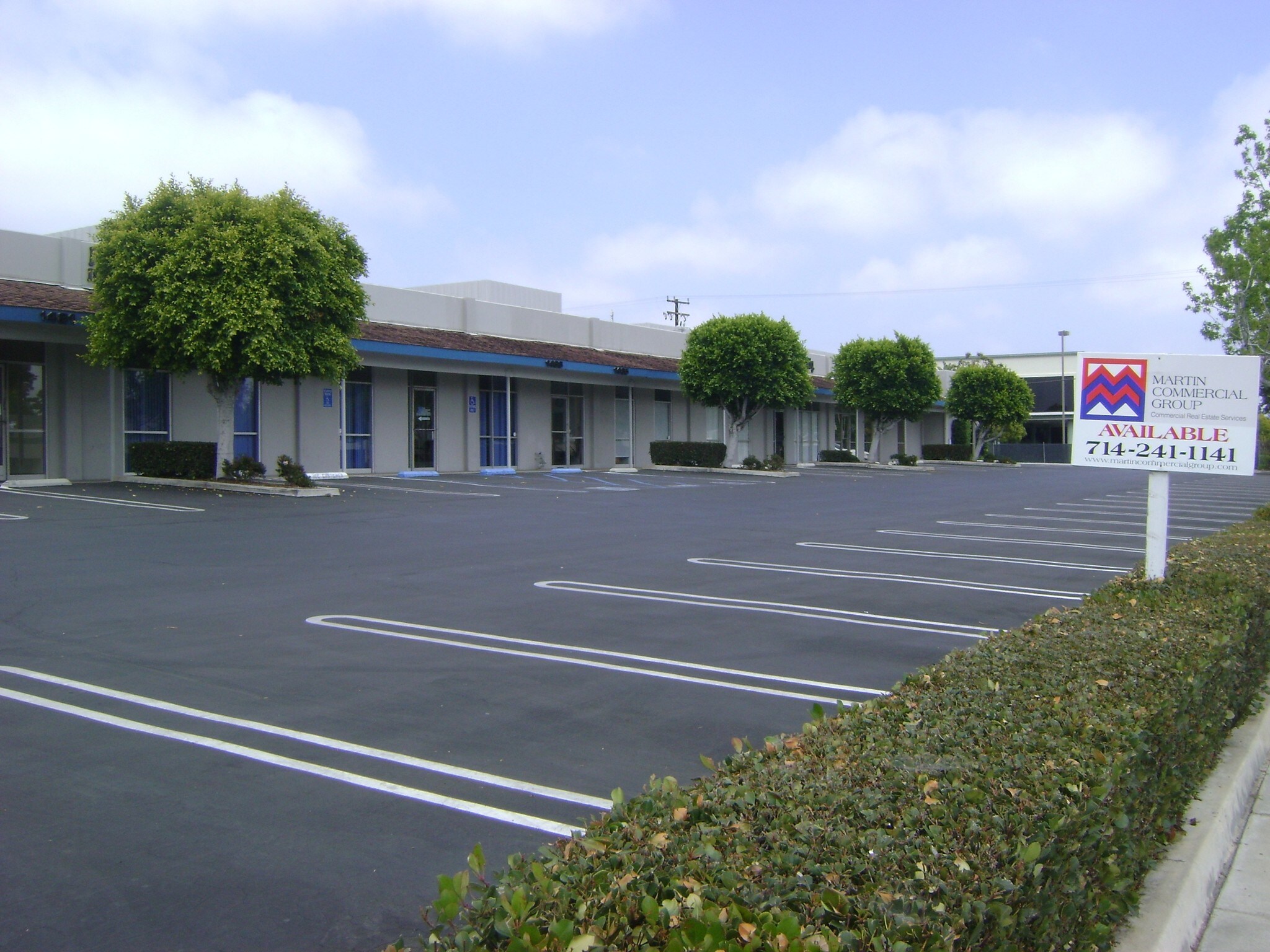 2217-2231 S Grand Ave, Santa Ana, CA à louer Photo de l’immeuble– Image 1 sur 4