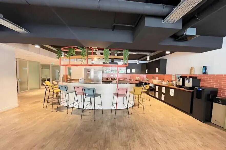 Bureau dans Boulogne-Billancourt à louer - Photo de l’immeuble – Image 2 sur 2