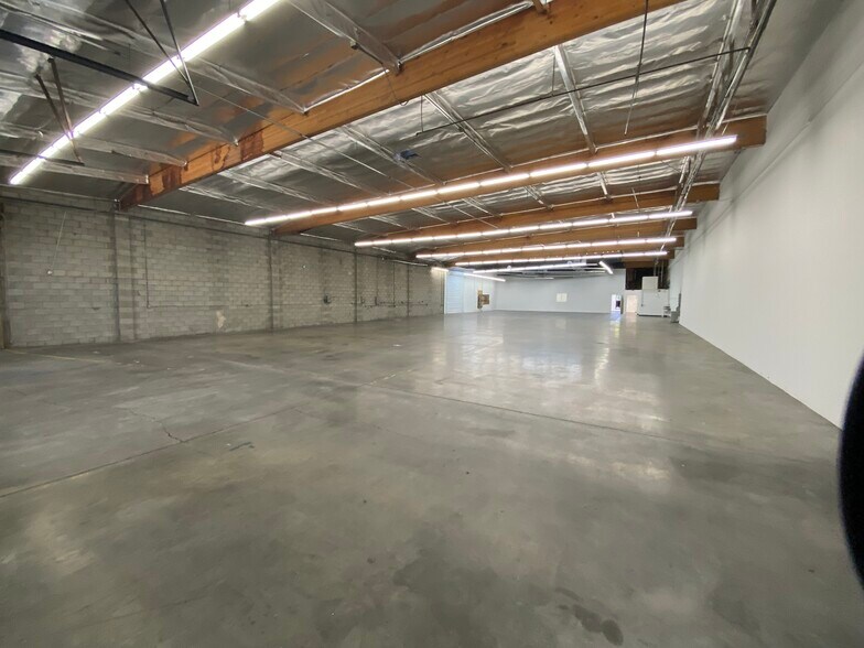 8441-8443 Canoga Ave, Canoga Park, CA à louer - Photo de l’immeuble – Image 2 sur 5