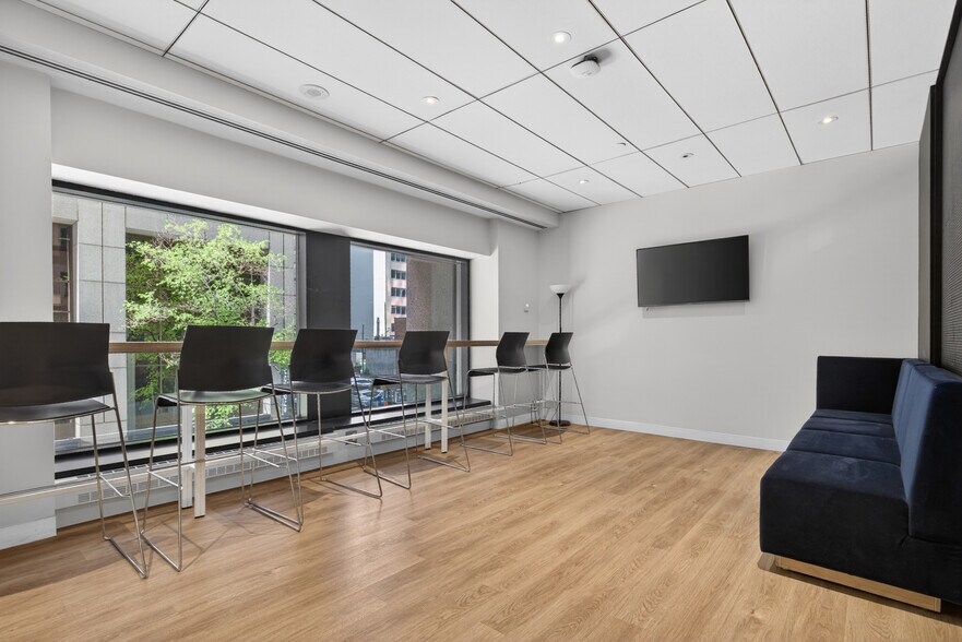 999 De Maisonneuve Boul O, Montréal, QC à louer - Photo de l’immeuble – Image 3 sur 33
