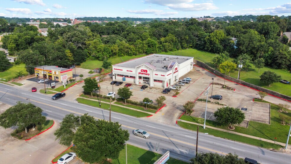 1569 11th St, Huntsville, TX à vendre - Photo de l’immeuble – Image 2 sur 20