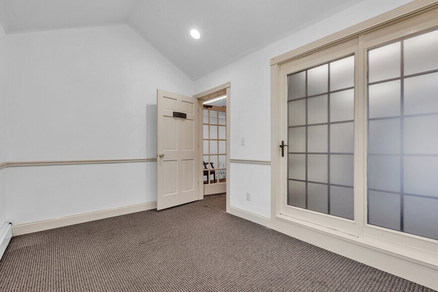 570 Yonkers Ave, Yonkers, NY à louer - Photo de l’immeuble – Image 2 sur 6