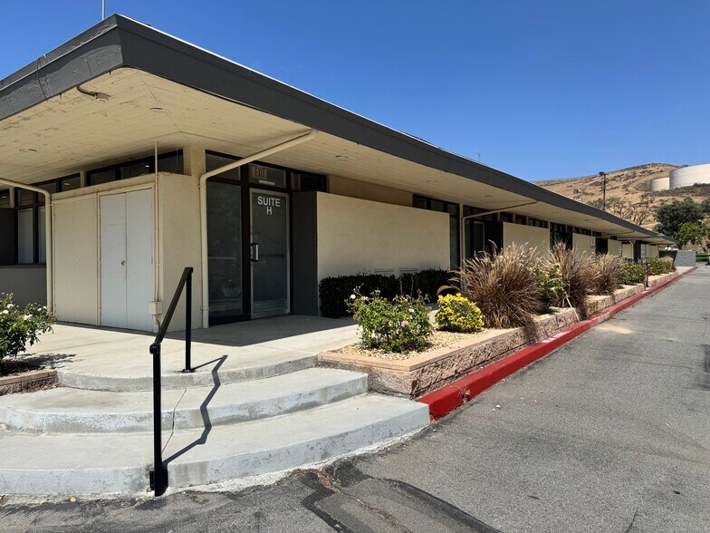 10241-10251 Country Club Dr, Jurupa Valley, CA à louer - Photo de l’immeuble – Image 2 sur 5