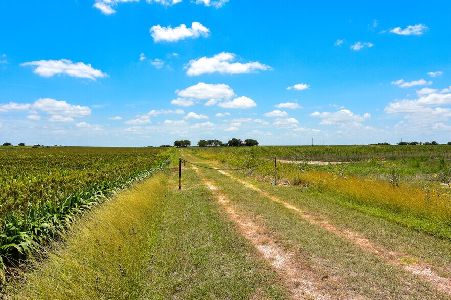 0 Becker Lane, Del Valle, TX à vendre - Photo de l’immeuble – Image 3 sur 19