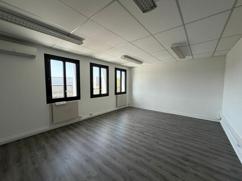 81 Avenue Du Progrès, Chassieu à louer - Photo intérieure – Image 3 sur 6