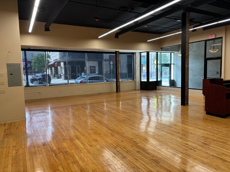 1095 Main St, Springfield, MA à louer - Photo de l’immeuble – Image 3 sur 8