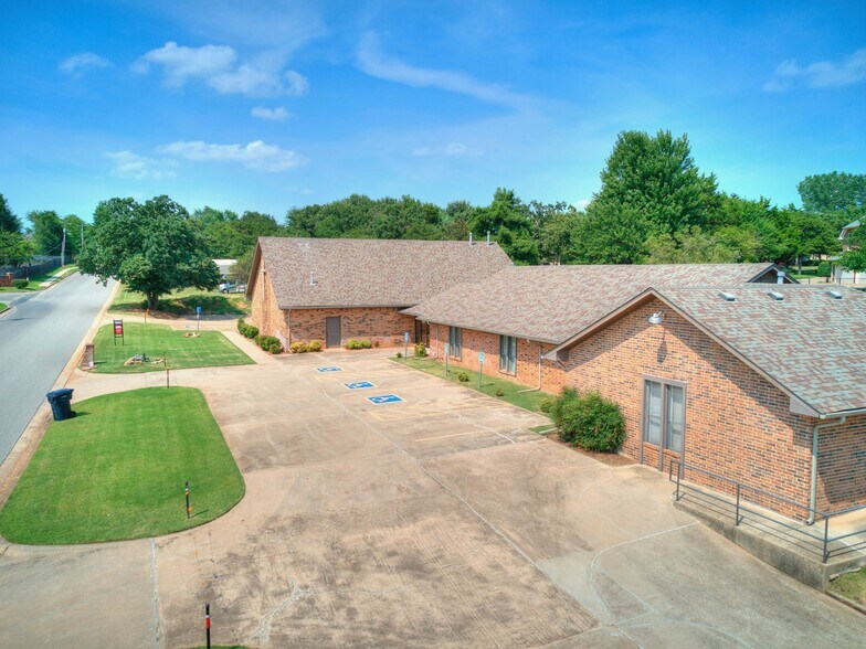 13812 Scott St, Edmond, OK à vendre - Photo de l’immeuble – Image 3 sur 52