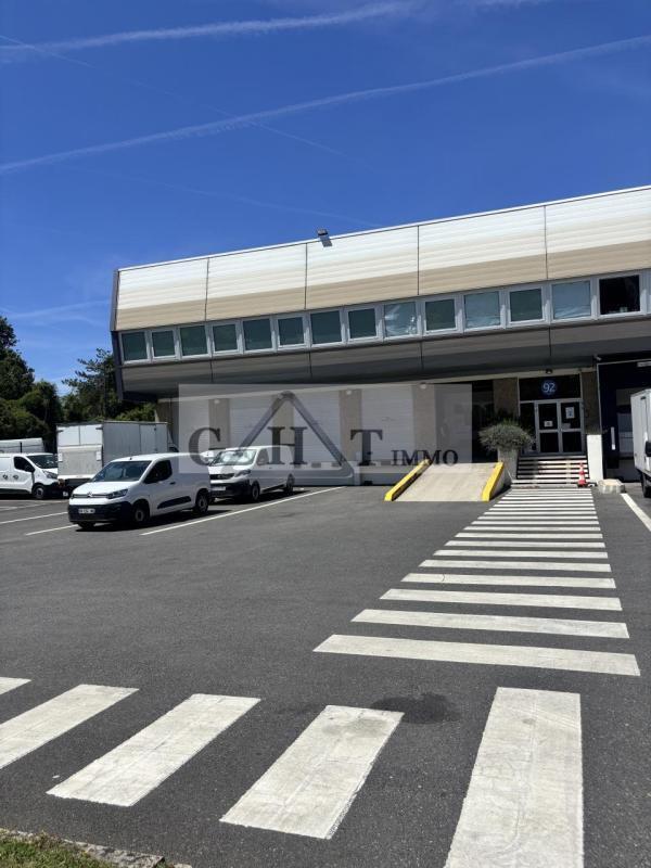Plus de détails pour Bureau, Industriel/Logistique à louer