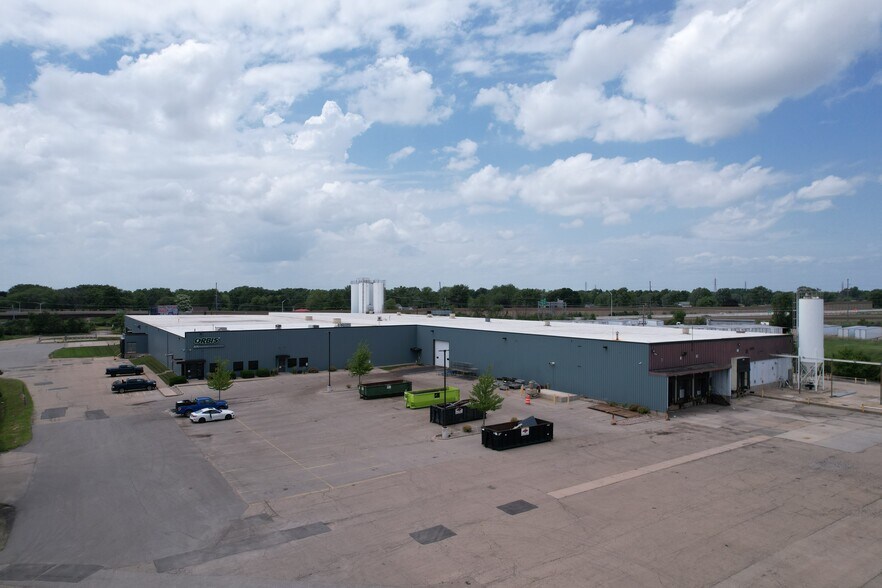 1328 Earl St, Menasha, WI à vendre - Photo de l’immeuble – Image 2 sur 2