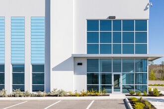 16200 Ben Hill Griffin Pky, Fort Myers, FL à louer Photo de l’immeuble– Image 2 sur 5