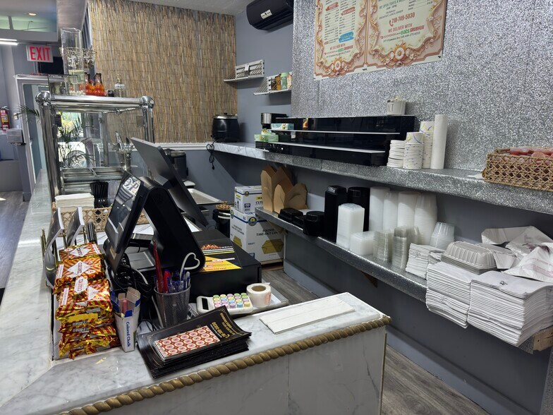 19715 Jamaica Ave, Hollis, NY à vendre - Photo de l’immeuble – Image 3 sur 10