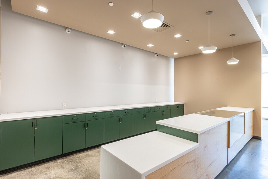 4036 Montgomery Dr, Santa Rosa, CA à louer - Photo intérieure – Image 3 sur 18