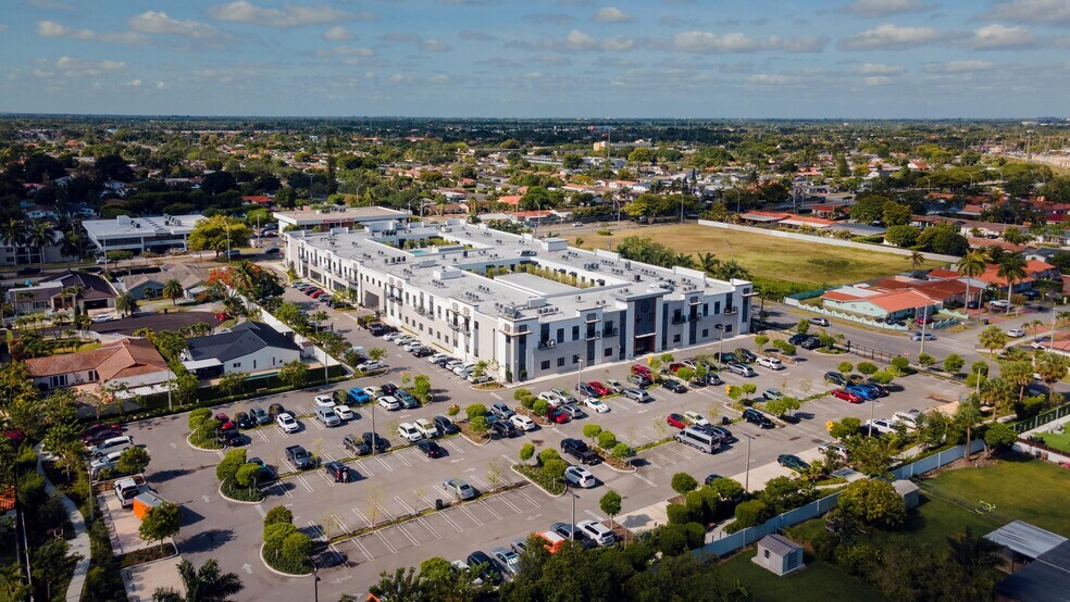 9101 SW 24th St, Miami, FL à louer - Photo de l’immeuble – Image 2 sur 21