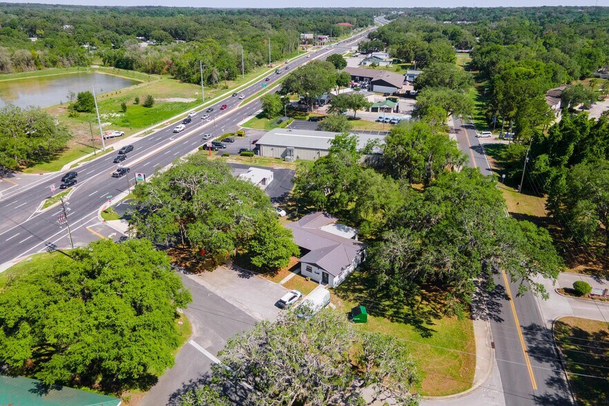 109 W Lakeview St, Lady Lake, FL à louer - Aérien – Image 1 sur 10