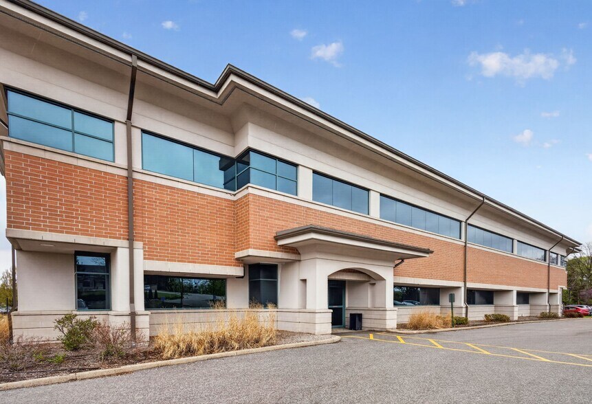 17000 W North Ave, Brookfield, WI à louer - Photo de l’immeuble – Image 3 sur 34