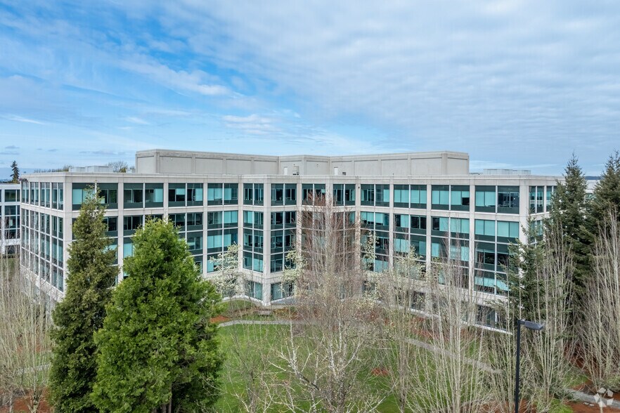 3150 139th Ave SE, Bellevue, WA à louer - Photo de l’immeuble – Image 3 sur 5