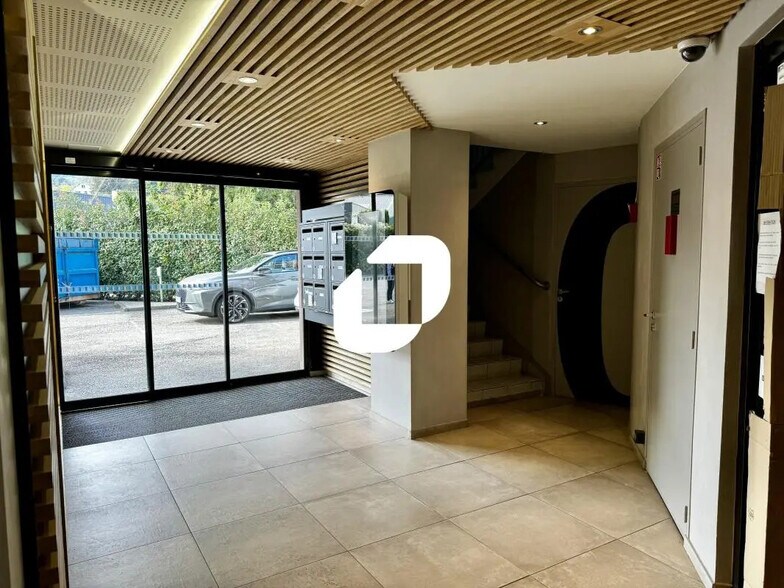Bureau dans Seyssins à vendre - Photo de l’immeuble – Image 3 sur 13