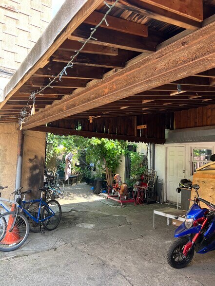 108-40 51st Ave, Corona, NY à vendre - Photo de l’immeuble – Image 3 sur 5