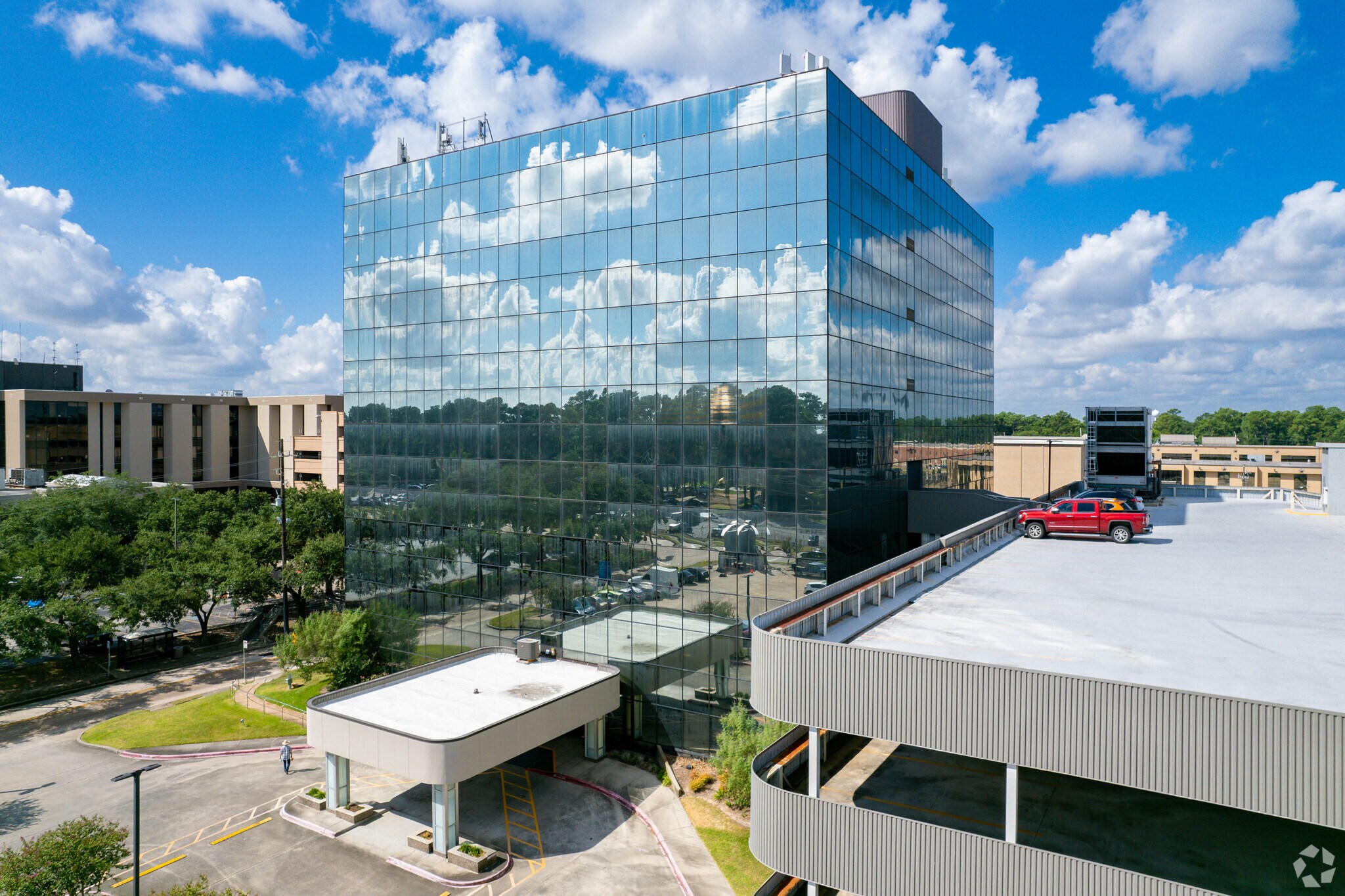 800 Peakwood Dr, Houston, TX à louer Photo principale– Image 1 sur 20
