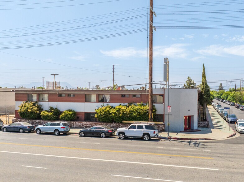 11254 Vanowen St, North Hollywood, CA à vendre - Photo de l’immeuble – Image 2 sur 43