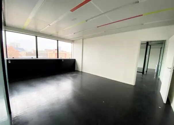 Bureau dans Ivry-sur-Seine à louer - Photo de l’immeuble – Image 1 sur 7