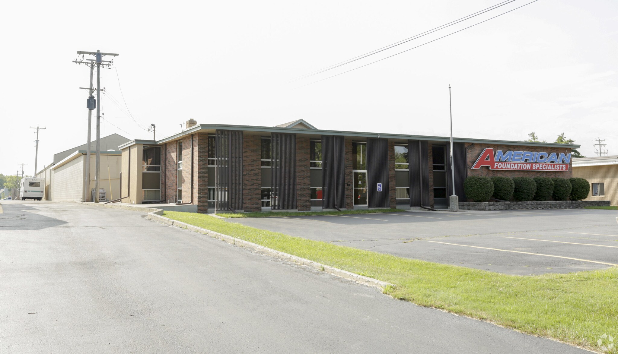 11011 W Forest Home Ave, Hales Corners, WI à louer Photo de l’immeuble– Image 1 sur 4