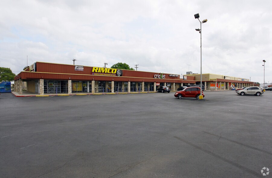 401-435 SW Military Dr, San Antonio, TX à louer - Photo de l’immeuble – Image 2 sur 4