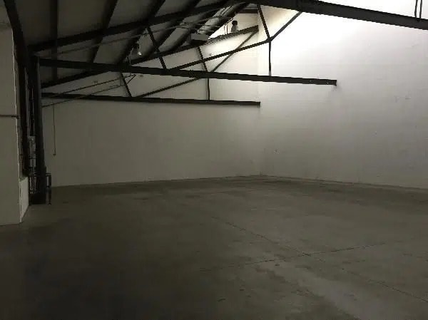 Local d’activités dans Saint-Denis à louer - Photo de l’immeuble – Image 2 sur 9