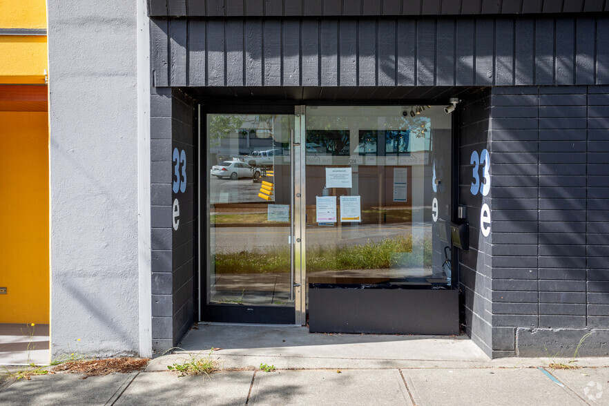33 E 7th Ave, Vancouver, BC à vendre - Photo de l’immeuble – Image 2 sur 8
