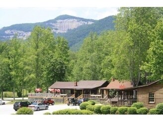 107 Country Creek Dr, Pickens, SC à vendre - Photo de l’immeuble – Image 2 sur 49