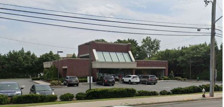 1600 Hempstead Tpke, East Meadow, NY à louer - Photo de l’immeuble – Image 1 sur 1