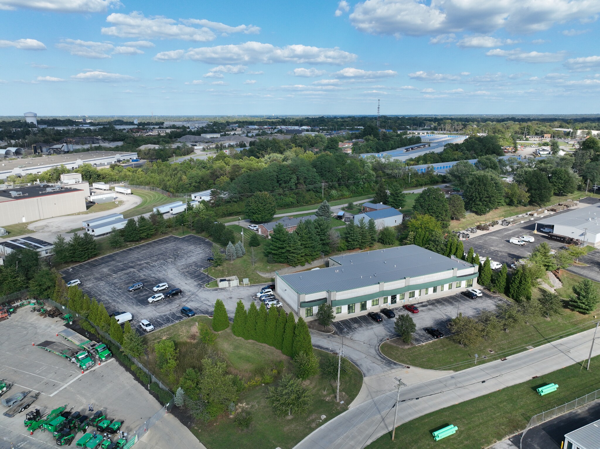 350 Aristocrat Dr, Florence, KY à vendre Photo de l’immeuble– Image 1 sur 5