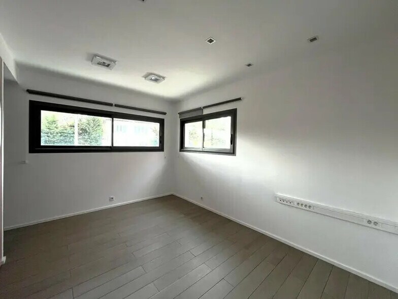 Bureau dans Valbonne à louer - Photo de l’immeuble – Image 2 sur 9